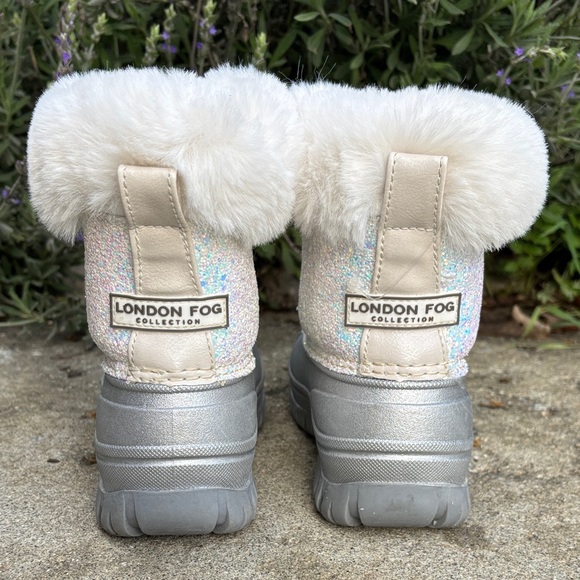 London Fog Lil Tadley duck boot in white glitter and silver.  EUC - Picture 4 of 9